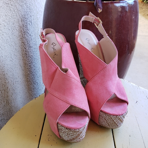 Shoes - Picture 3 of 7